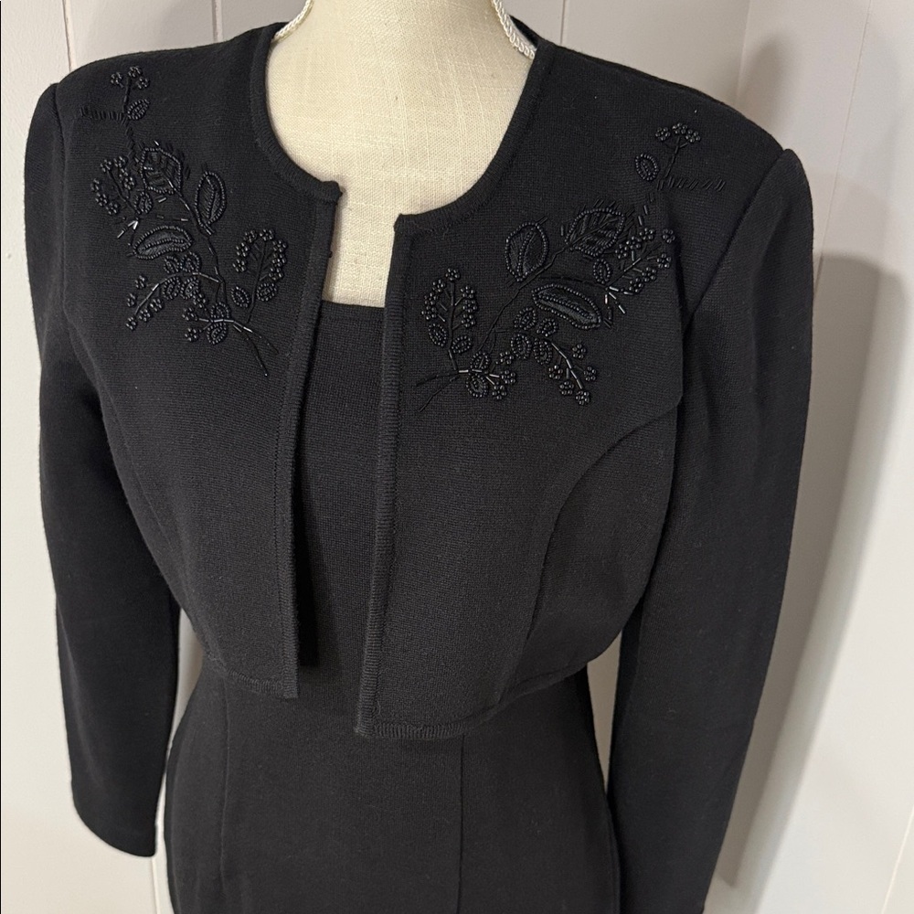 Chic Black Long Sleeve Dress with Embroidered Detail - Picture 4 of 8